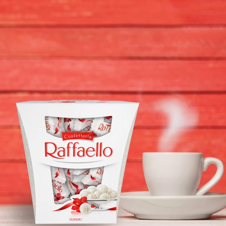Ferrero Raffaello Pralines, Christmas Chocolate Gift, Gifts for Women and Men, Coconut Speciality with Coconut Filling and a Whole Almond, Box of 23 (230g)